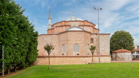 A Küçük Ayasofya Camii Uma Tapeçaria de Luz e Sombra na História da Arquitetura Turca!