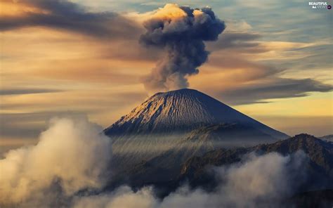 “A View of Mount Semeru:” Expressive Brushstrokes Capture Volcanic Majesty and Tranquil Beauty